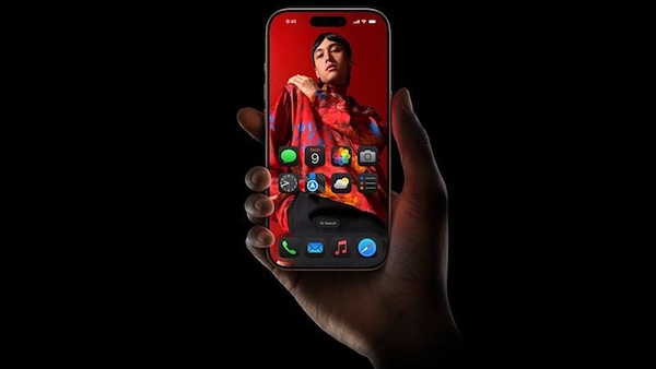 Với độ phân giải sắc nét và mật độ điểm ảnh cao, mọi chi tiết trên màn hình iPhone 16 đều được tái hiện một cách sống động và chân thực.