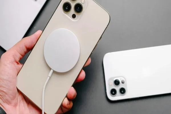 Tin đồn Apple bỏ cổng sạc vật lý