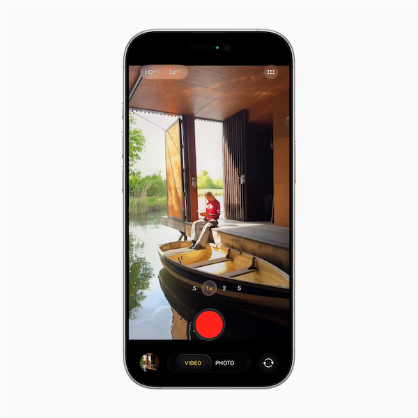 iOS 26 có gì mới cũng mang đến một sự thay đổi đáng chú ý cho giao diện ứng dụng Camera.