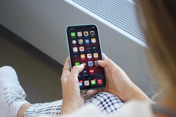 iPhone thường có thiết kế đơn giản, ít nút bấm vật lý