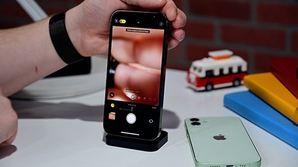 Một điểm độc đáo của iPhone mã J/A mà bạn ít thấy ở các phiên bản khác chính là tính năng bảo mật liên quan đến âm thanh chụp ảnh/quay màn hình.