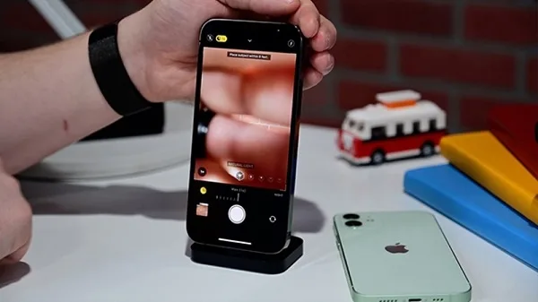 Một điểm độc đáo của iPhone mã J/A mà bạn ít thấy ở các phiên bản khác chính là tính năng bảo mật liên quan đến âm thanh chụp ảnh/quay màn hình.