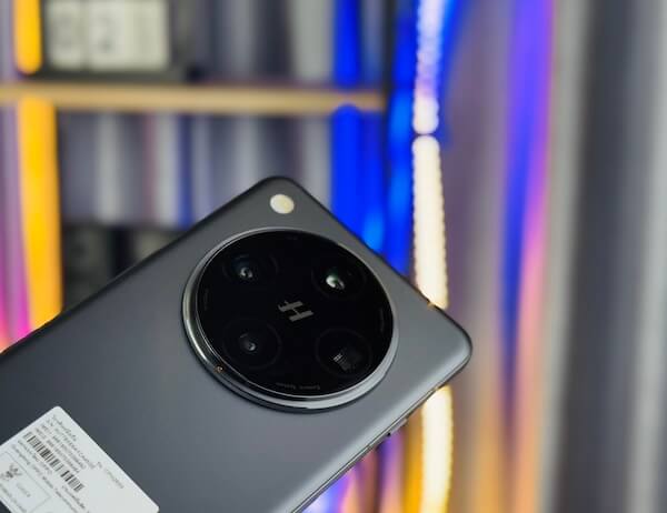 OPPO Find X9 Pro Camera tele 200MP - Cú hích mạnh mẽ vào thị trường