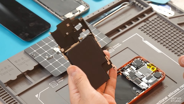 Tối ưu hóa các thành phần bên trong (mainboard xếp lớp, module camera mỏng)