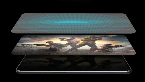 Đây là tấm nền LTPO OLED phẳng hoàn toàn, tập trung tối đa vào chất lượng hiển thị chuyên nghiệp.