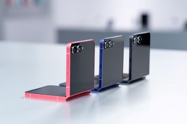 Điểm khác biệt độc nhất, làm nên giá trị vượt trội của cấu hình Samsung Galaxy Z Flip 8 5G, không chỉ nằm ở tốc độ xử lý thô mà còn ở khả năng điện toán AI.