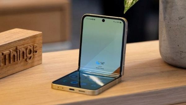 Galaxy Z Flip 7 được định vị là chiếc điện thoại gập thời thượng, sử dụng chip mạnh mẽ