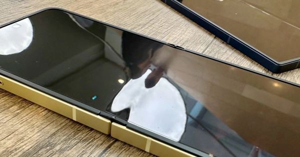 Màn hình Zero-Crease Lời giải cho bài toán nếp nhăn