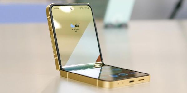 đặt mua chính thức Samsung Galaxy Z Flip 8