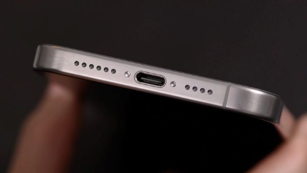Kiểm tra ngoại hình, cổng USB-C và áp suất máy ip15 lướt