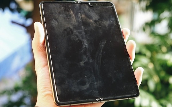 Màn Samsung z fold tối đen nhưng máy vẫn hoạt động