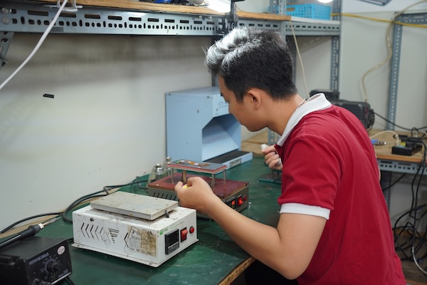 Công nghệ ép kính không bụi, không bọt