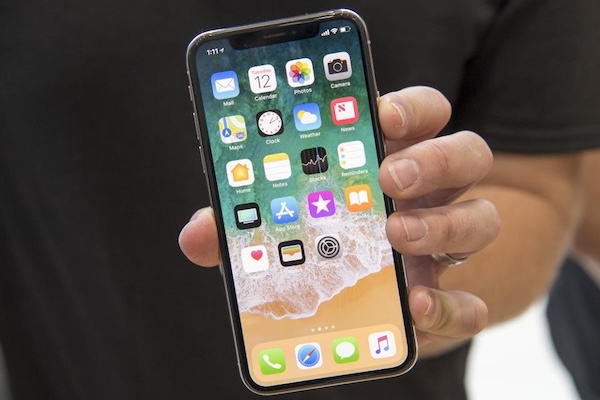 Năm 2017 (Kỷ nguyên Tai thỏ)- Apple ra mắt iPhone X