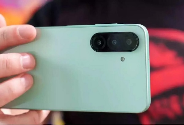 Chụp đêm và thiếu sáng- Công nghệ No Shake Camera (OIS) giữ vững độ nét, giảm nhiễu hạt.