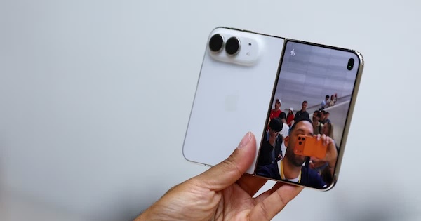 iPhone Duo Thiết kế chuẩn Hộ chiếu và độ mỏng kỷ lục