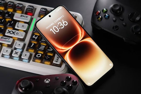 Chip phụ Q4 độc quyền – Trợ thủ bù khung hình & Ray Tracing