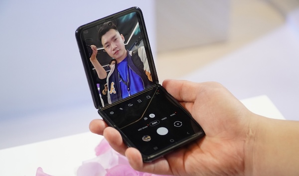 Lý do khiến cáp gập Z Flip 5 dễ bị tổn hại
