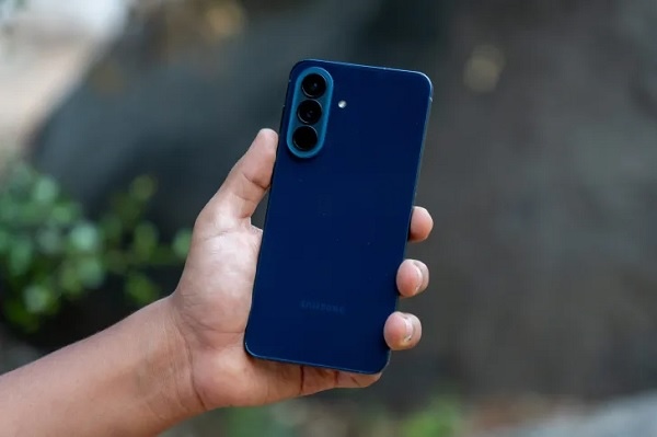 Samsung Galaxy A57 256GB Thiết kế mỏng nhẹ 6.9mm vượt trội và chuẩn kháng nước IP68 cao cấp